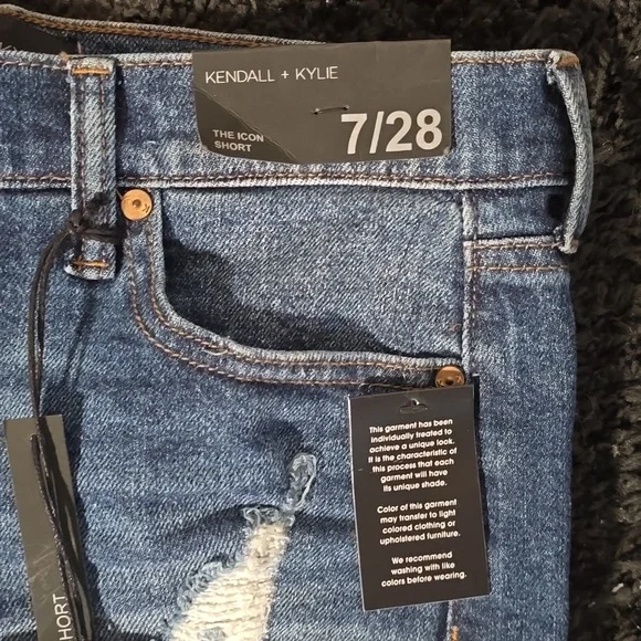 Kendall + Kylie shorts - Picture 3 of 9